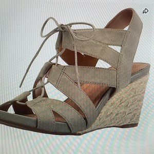 Clarks Women’s Acina Chester Strappy Wedge, Sag Goat Suede, US 6M